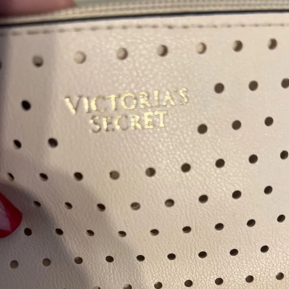 🛍️ Victoria's Secret Cream pinkish cut out Perforated zip Wristlet medium